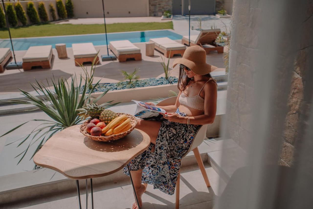 Marble Luxury Suites Karteros Exterior foto