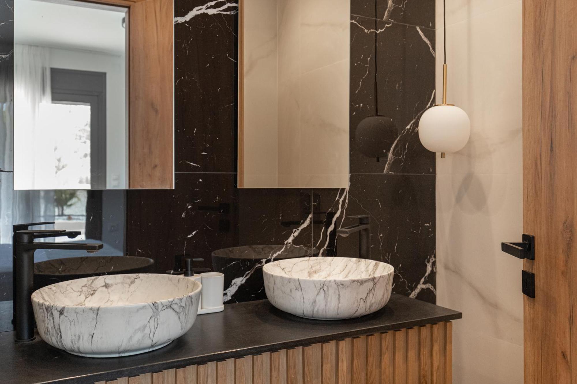Marble Luxury Suites Karteros Quarto foto